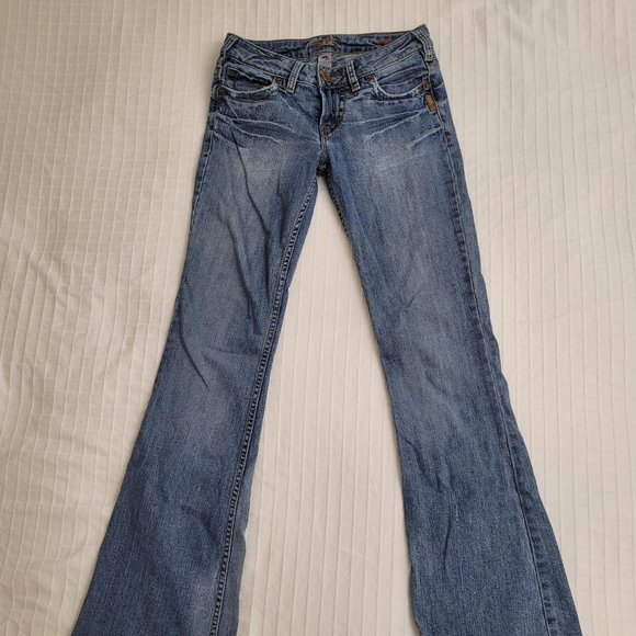 Silver Jeans low waist boot cut. Size 25.